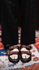 SAOKI - Sandal Kulit Slip On Pria Wanita Traveling Sendal Casual Slop Slide Marque Dark Brown