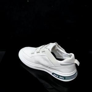 Sepatu Sneakers Pria Import Kasual Sports Pria - E11 LUCKY