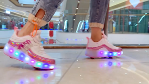 รองเท้าวิ่งเรืองแสงสำหรับเด็ก รองเท้าสเก็ตโรลเลอร์เพชรสีชมพูสำหรับเด็กผู้หญิง รองเท้ากีฬาแบบล้อคู่พับเก็บได้ รองเท้าลำลองแบบกระพริบทันสมัย