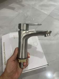 Vòi rửa mặt inox 304 cao 30cm nước lạnh có kèm dây cáp nước mã 5020