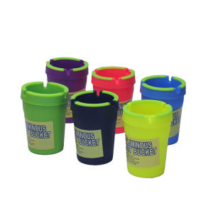 1 Piece Candy-Colored Plastic Ashtray with Luminous Strip Self-Extinguishing Cup Portable Ashtray Available in 6 Colors Small Size