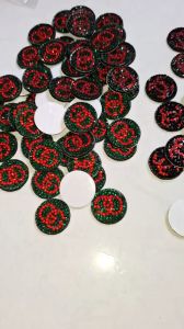 Hình đính đá ủi nhiệt lên áo trang trí