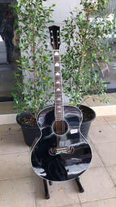 กีต้าร์โปร่ง จัมโบ้ ขนาด 42 นิ้ว ฟรีกระเป๋า ประกันคุณภาพจากทางร้าน 1 ปี พร้องส่งจากไทย.