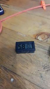 MINI DIGITAL THERMOMETER & HYGROMETER KELEMBABAN RUANGAN ALAT UKUR warna hitam atau putih random