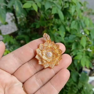 Mặt dây chuyền hoa sen mạ vàng tinh xảo M1212 -214 Tubi Cony