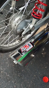 ท่อโพเดียมวัน เวฟ125R เวฟ125s เวฟ125i รุ่นเก่า(ไฟเลี้ยวบังลม) ดรีม125 คอสแตนเลสแท้304 ขนาด25/32มิล ผ่าหมก