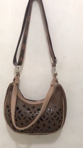 L.S TAS SELEMPANG WANITA PREMIUM CORAK HITAM