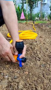 ข้อต่อสวมเร็ว ข้อต่อก๊อกน้ำสวมเร็ว หัวต่อก๊อกน้ำ ข้อต่อสายยาง4หุน รัศมีพ่นไกล ข้างละ 7-8 เมตร