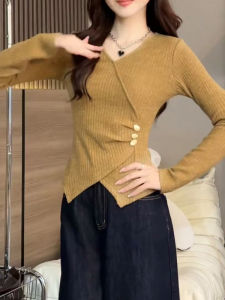 Elegant Green Asymmetrical V-Neck Long Sleeve T-Shirt Womens Autumn High-End Pure Desire Fashion Short Base Shirt