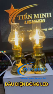 Đèn dầu điện tử DL01. đế vàng được làm bằng vỏ kim loại nhôm đúc đặc nguyên khối được phủ nhũ vàng