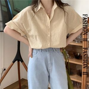 LHFriday สุดคุ้ม เสื้อเชิ้ตผู้หญิง งานแฟชั่นติดกระแส ดีไซน์สุดใส่ง่ายมาก แขนสั้นลายทางตรงโทนสีเสื้ออ่อนๆ ใส่ได้หลายสไตล์มาก ตัวเดียวอยู่คุ้มๆเลยกับราคาเท่านี้