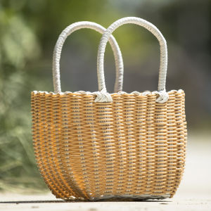 Portable Picnic Shopping Basket Vegetable Buying Bathing Basket Handheld Storage Basket Ins Souvenir Plastic Material