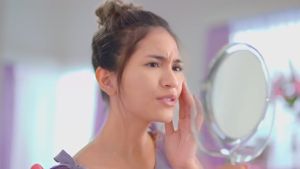 Skin Aqua Tone Up UV Essence SPF 50PA+++ || Radian Glowing Skin Lavender || Mint Green 40gr