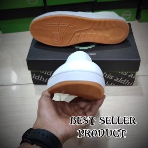 Sepatu Slip On Loafer Pria Slop Casual Cowok Tanpa Tali Warna Hitam dan Putih Brand Aldhis
