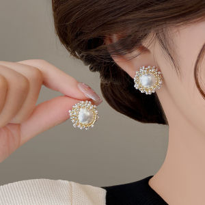 Elegant Pearl Stud Earrings Lost One Womens Fashion Sensation High-End Feelings Womens Jewelry Delicate Feminine Style