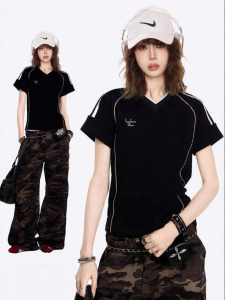 QIAOJIAOYA | Áo Thun Tay Ngắn Form Slim Fit Cổ V Vai Rơi Màu Đen