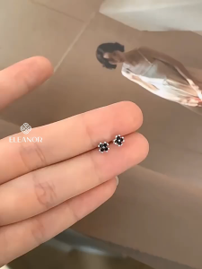 Bông tai nữ chuôi bạc 925 Eleanor Accessories cỏ 4 lá đính đá phụ kiện trang sức khuyên tai 10452