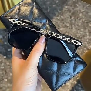 GU Kacamata Hitam Bingkai Persegi Fashion Untuk Wanita Bahan Metal Premium Rantai UV Sunglass IMPORT W15963