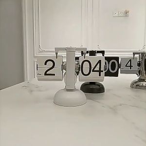 Jane Kalender flip otomatis ornamen jam digital cahaya lampu meja kreatif mewah dekorasi jam kursi mekanik dekorasi lemari pakaianAutomatic flip calendar ornament digital clock light luxury creative desk