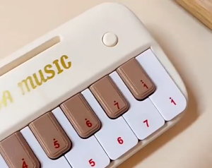 ของเล่นเปียโนไฟฟ้า ของเล่นเพื่อการศึกษาแบบอเนกประสงค์ ของเล่นดนตรีไฟฟ้า ของขวัญเพื่อการศึกษาปฐมวัยแบบพกพาสำหรับเล่นเปียโน