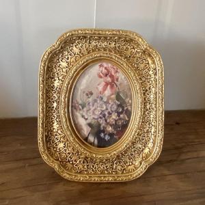 Retro Distressed Frame Picture Wall Mount