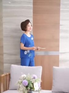 Middle-aged and Elderly Womens Summer Cotton Linen Short Sleeve Top and Pants Two-piece Set Fashionable and Stylish Moms Loungewear for Summer