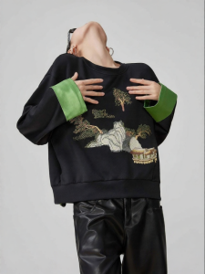 Embroidered Chinese Style Black Round Neck Pullover Hoodie