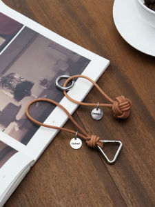 Handmade Leather Rope Keychain Triangle Geometric Car Keychain Accessories Creative Retro Style Interior Decoration