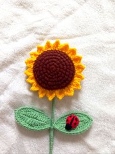 ดอกทานตะวันถักไหมพรม แฮนด์เมด สื่อรักและกำลังใจ ของขวัญทำมือ วันปัจฉิม