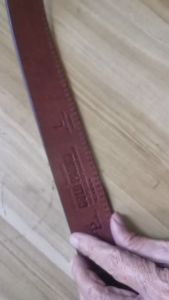 เข็มขัดหนังแท้ ขนาดของเข็มขัดกว้าง 1.5 นิ้ว ยาวตลอดเส้น 57 นิ้ว