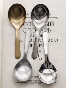 แบบพกพา Retro อิตาเลี่ยนชนบทเกล็ดหิมะสั้นสแตนเลส 18-10 ช้อนซุปและช้อนข้าวสําหรับรับประทานอาหาร