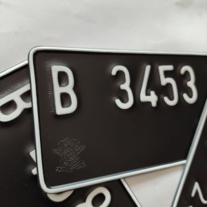PLAT NOMOR MOTOR STANDAR HITAM DAN PUTIH DEPN BELAKANG