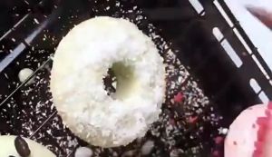 เครื่องอบขนมทรงกลม เครื่องทำโดนัทจิ๋ว สำหรับความร้อนอย่างสม่ำเสมอทั้งสองด้าน