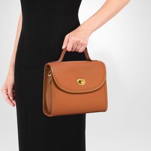 กระเป๋าสะพายหนังสำหรับผู้หญิงรุ่นใหม่2025กระเป๋าให้ความรู้สึกระดับไฮเอนด์กระเป๋าสี่เหลี่ยมจัตุรัสขนาดเล็กย้อนยุคกระเป๋าคุณแม่ของขวัญ