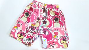 Quần đùi hoạt hình gấu dâu Lotso đỏ quần đi biển form rộng có dây rút