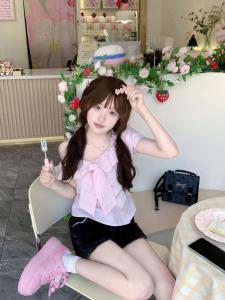 Áo Sơ Mi Nữ Tay Ngắn Kẻ Sọc Màu Hồng Hở Vai Mùa Hè Phong Cách Ngọt Ngào Thắt Nút Bướm Thiết Kế Ôm Vừa Vặn Giảm Béo Áo Ngắn