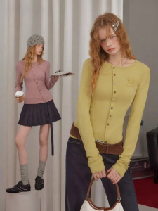 unifree | Áo Sweater Knit Nút Màu Không Đều Thời Trang
