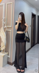 กระโปรงยาวสีดำ ทรงหางปลา เอวยางยืด ผ้าโพลิเอสเตอร์ เย็บจับจีบสะโพก ต่อชายกระโปรงผ้าตาข่าย ซีทรู บางเบา ใส่พรางหุ่นดี ลุคสาวเปรี้ยว #2437