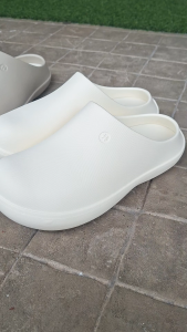 รองเท้าเชฟ ผลิตในไทย สไตล์มินิมอล รองเท้าเพื่อสุขภาพ นุ่ม ใส่สบาย พื้นกันลื่น กันน้ำมัน MFSSOFT รุ่น AK