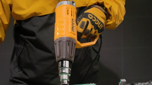 NGCO Heat Gun เครื่องเป่าลมร้อน 2000W รุ่น HG200047 พร้อมหัวเป่าลม 4 แบบ สำหรับงานลอกสี หดท่อพลาสติก (ประกันศูนย์)