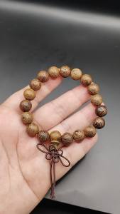 สร้อยข้อมือลูกปัดไม้จันทร์ธรรมชาติ ขนาด 10 มิล ไม้จันทร์แท้จากประเทศอินเดีย พร้อมใบรับประกันจากทางร้าน