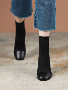 เรียบหรู รองเท้าบูทสั้นสไตล์ฝรั่งเศส ผู้หญิง รองเท้าบูทถุงเท้าทรงสลิมรองเท้าส้นสูง ทันสมัย รองเท้าบู๊ตหลอดสั้นสีบริสุทธิ์สไตล์การเดินทาง