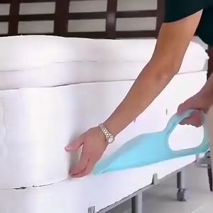 Alat Pengangkat Kasur Matras / Alat Bantu Ganti Sprei Seprai