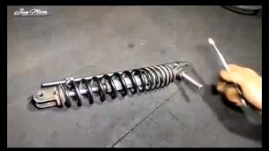 TREKER SHOCK BELAKANG MOTOR ALAT SERVIS SHOK BEKER LEPAS PER SHOK BELAKANG