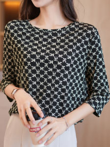 เสื้อยืดผู้หญิงผ้าไหมไหมคอโปโลแขนยาวทรงหลวมเข้ารูปสไตล์เกาหลีสำหรับฤดูใบไม้ผลิและฤดูร้อน เสื้อชั้นในลำลอง