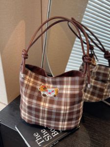 กระเป๋าสะพายข้างลายสก็อตสำหรับผู้หญิง 2024 กระเป๋าถือทรงกลมแบบลำลอง ดีไซน์ทันสมัย ​​กระเป๋าสะพายข้างแบบสะพายข้างแบบอเนกประสงค์