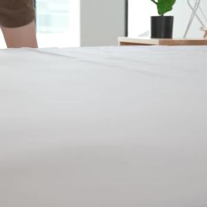 ผ้าปูที่นอน6ฟุต/5ฟุต/3.5ฟุต/3ฟุต ผ้าปูที่นอนกันไรฝุ่น ผ้าปูที่นอนสีพื้น มีให้เลือก 14 สี ผ้ามีความนุ่มสบาย มุมทั้งสี่ได้รับการแก้ไขแล้ว คุณสามารถกลิ้งไปมาได้