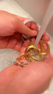 SEDUSA CHAIN 18K SAUDI GOLD NECKLACE HINDI MAKATI AT HINDI NAG KUKUPAS Made of 18k Gold Plated Steel Gift For Women And Women