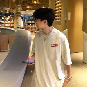 เสื้อยืดแขนสั้นผู้ชายคอตตอนแท้ทรงหลวมสไตล์อเมริกันย้อนยุค แฟชั่นไฮสตรีท เสื้อผ้าทำงานฤดูร้อน คอกลม