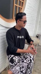 Sarung Batik Pria: Sarung Laseman, Gus Iqdam, Santri, dan Pekalongan